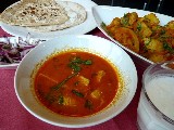 チキンカレー・チャパティ・ラッシー・アチャール