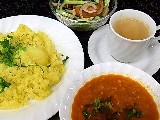 キーマカレー・ピラフ・サラダ・チャイ